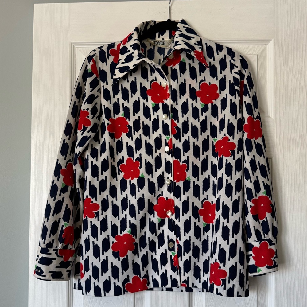 Vintage 1960s Joyce Womens mod floral polyester button down top blouse 70s